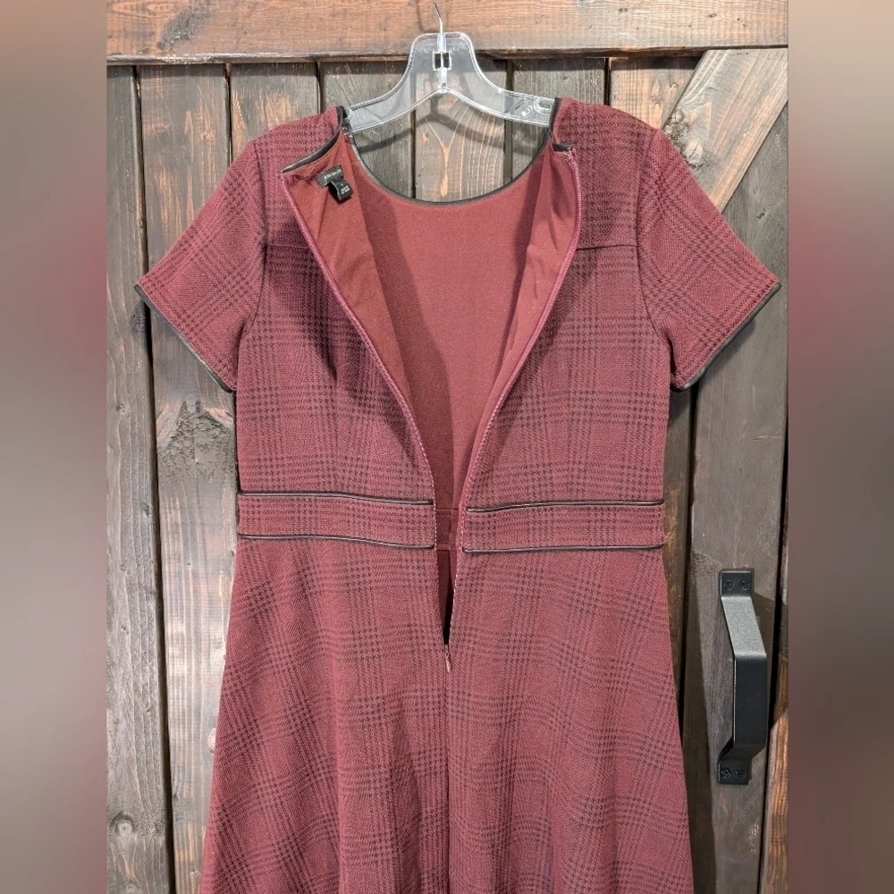 Ann Taylor burgundy dress size 6 - Picture 5 of 9